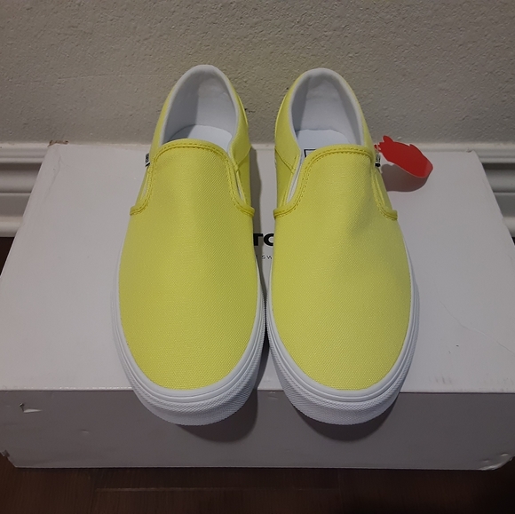 Vans - Picture 2 of 4